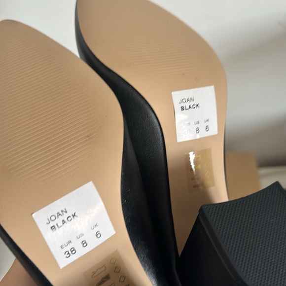 Matt & Nat Joan Vegan Leather Heels Booties Womens size 8 - Picture 4 of 6